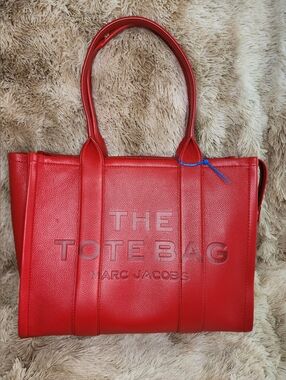 MARC JACOBS Large The Tote Bag in Red